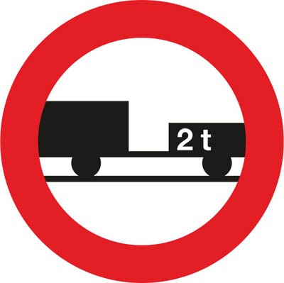 R-112 No entry for motor vehicles with trailers, except for semi-trailers or single-axle trailers