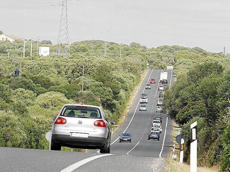 If the vehicle shown in the image sees that you have signalled to overtake, may it facilitate the manoeuvre?